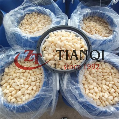 Knoblauchzehen, Großpackung zu 25 kg Fässern